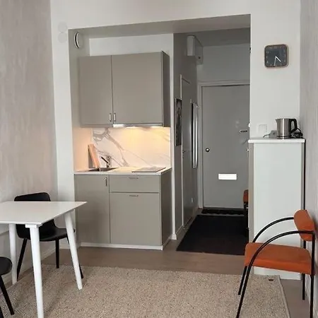 Executive Studio, Metro 150m, Easy Access *