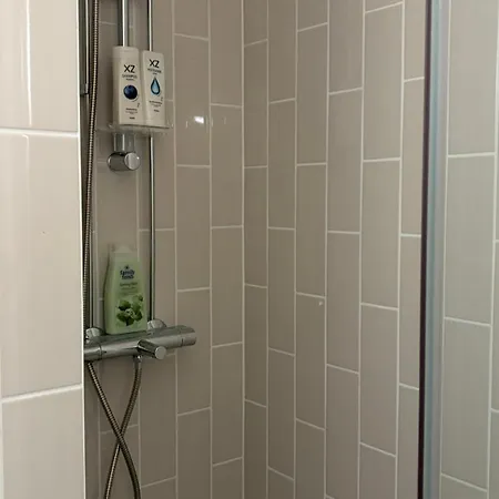 Executive Studio, Metro 150m, Easy Access Apartment